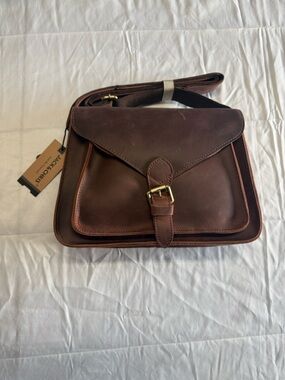 NWT Classic Brown Leather Messenger Bag Buckle Closure